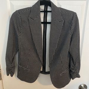 Amanda and Chelsea black and white blazer